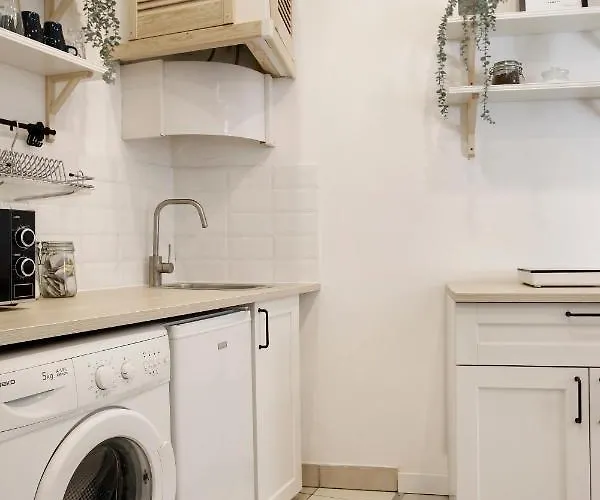 Cozy Perfect For Couples, Cracow Old Town Апартаменты *